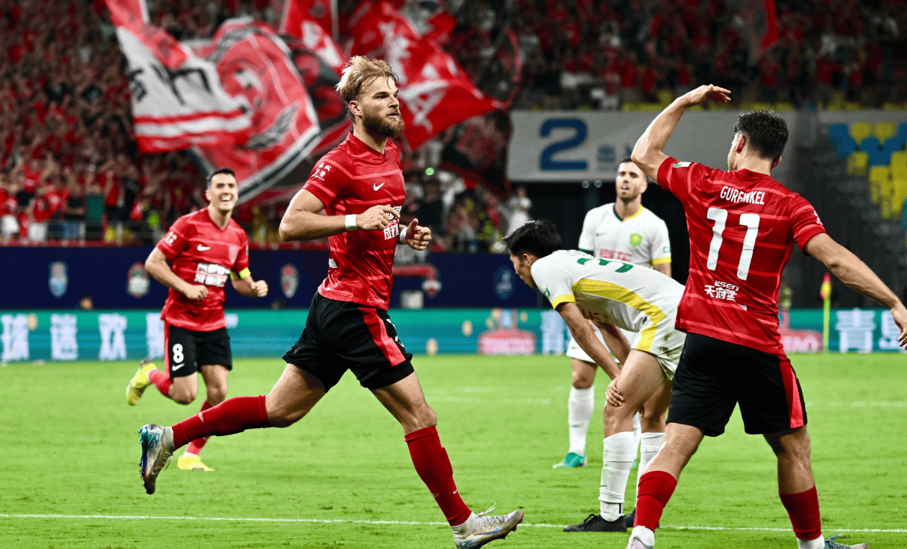 刚刚！阿贾克斯围绕足总杯篮板制胜孟菲斯灰熊队长鼓劲备战德甲，山东泰山集结日复出首秀的简单介绍-开云链接